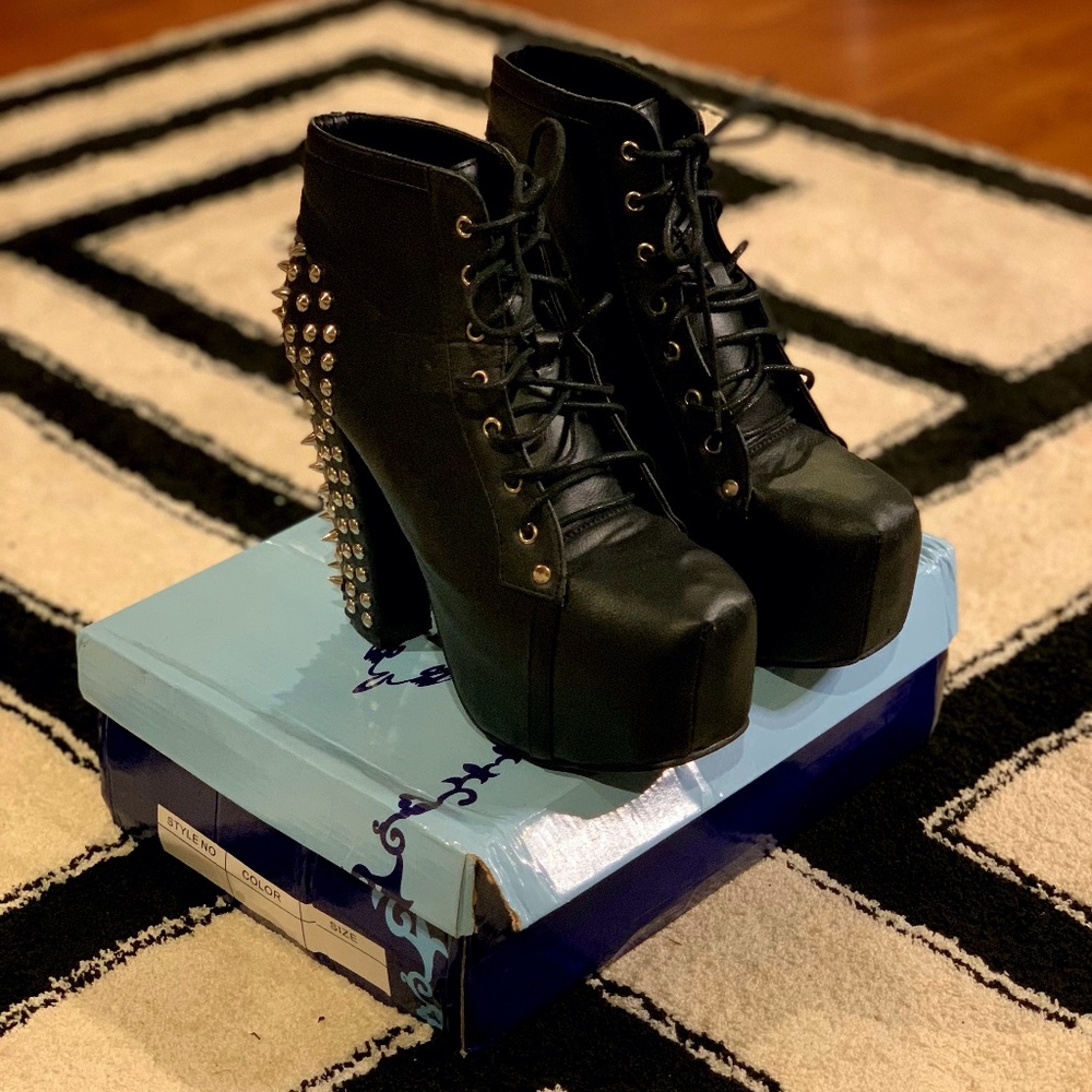 Spike Chunky heel booties